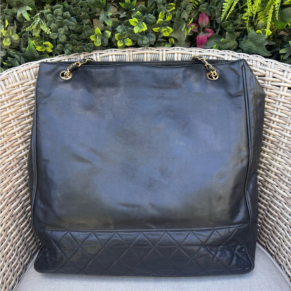 Authentic CHANEL vintage black lambskin leather shopping tote - Picture 3 of 16